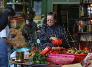 The Ultimate Guide to the Hungry Ghost Festival: A Step-by-Step Ritual for Venerating Wandering Souls on the Fifteenth Day of the Seventh Lunar Month
