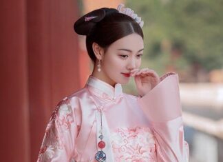 The Forbidden Desires of the Palace Maidens: A Tale of Unspoken Longing and Solace