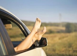 “The Ultimate Guide to Beautiful Feet: Four Simple Tips to Transform Dry, Cracked Heels”