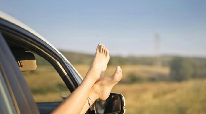 “The Ultimate Guide to Beautiful Feet: Four Simple Tips to Transform Dry, Cracked Heels”