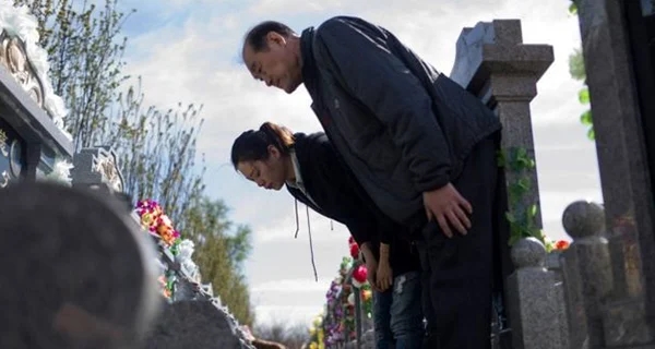 The Ancient Wisdom: ‘3 Things to Avoid Planting by a Grave and 4 Things to Keep off Your Bed’