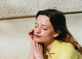 5 Bad Habits That Are Aging Your Hands