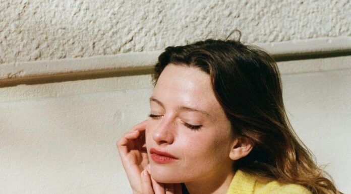 5 Bad Habits That Are Aging Your Hands