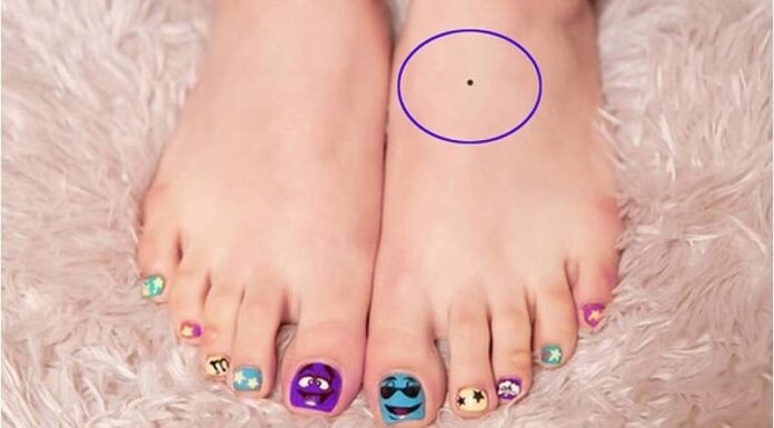 The Fortunate Foot: Four Signs of Good Fortune on a Woman’s Soles.