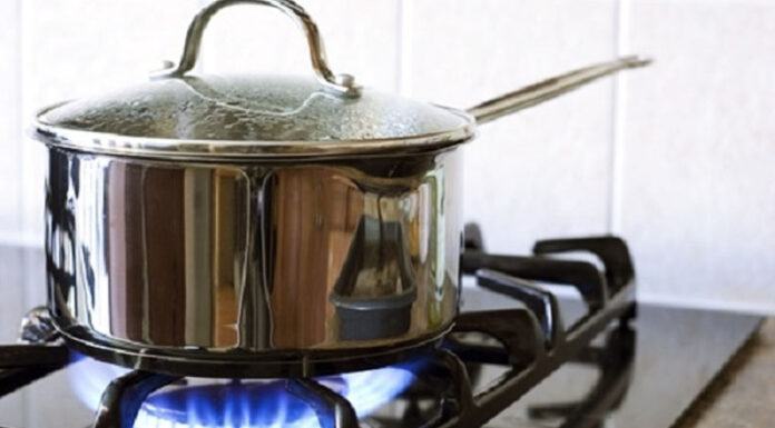 The Secret to Restoring Your Stainless Steel Pots and Pans to Their Former Glory: Unveiling the Mystery Behind the Stubborn Stains.