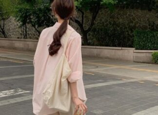 5 Ways to Style Your Flip-Flops on a Rainy Day: A Guide to Standing Out and Staying Dry