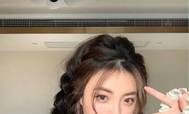 The Hottest Fringe Hairstyles for Tet 2024: Look Younger and Slimmer Instantly