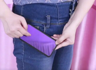 “The Great Smartphone Pocket Dilemma: Screen In or Out?”