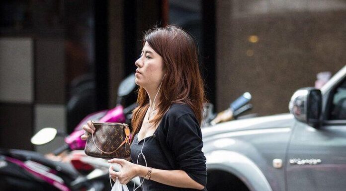 The Ultimate Guide to Flat Shoes: 4 Styles to Lengthen Your Legs and Provide All-Day Comfort Beyond the Heels