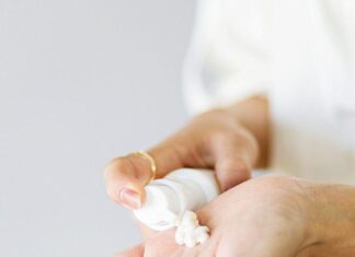 Should You Spray or Slather? The Best Sunscreen for Record-Breaking Heatwaves