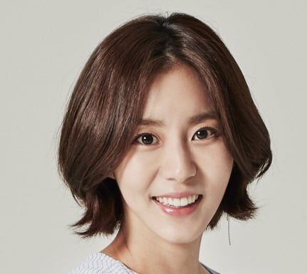 The Secret to Luscious Locks: Unveiling the Hair Care Routines of Korean Beauties