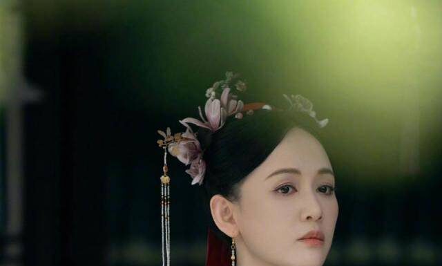 The Ageless Beauty Icon of China: Discover the Fruit-Based Secret to Her Age-Defying Figure