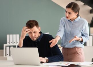 Are You an Emotional Wreck? 4 Giveaway Phrases That Low EQ People Often Say on Social Media: Do You Have Anyone Around You?