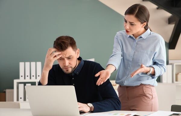 Are You an Emotional Wreck? 4 Giveaway Phrases That Low EQ People Often Say on Social Media: Do You Have Anyone Around You?