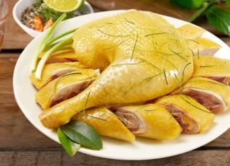 The Perfect Poached Chicken: A Quick, Golden, and Delicious Treat