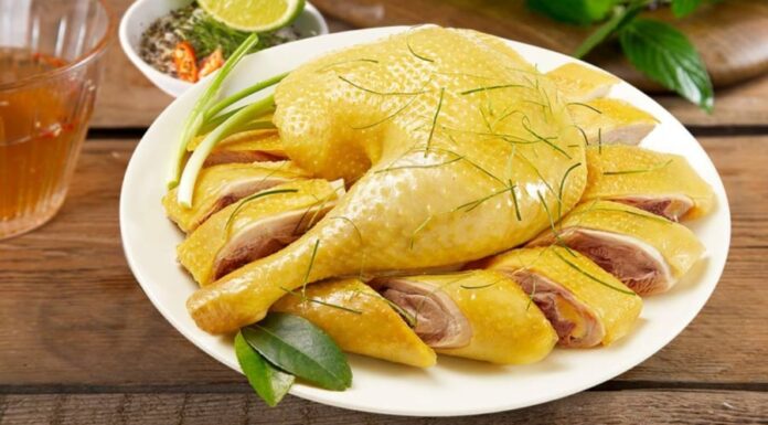 The Perfect Poached Chicken: A Quick, Golden, and Delicious Treat