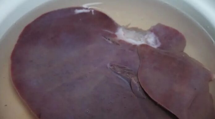 The Secret to Stir-Frying Pork Liver: Add These Two Ingredients to Detoxify and Tenderize for a Delicious Dish