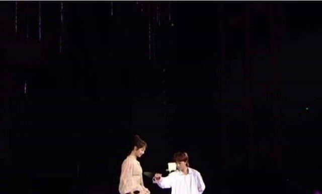 The Ultimate Guide to Red Carpet Glamour: 4 Chinese-speaking Beauties Who Rocked the Sneaker and Gown Trend