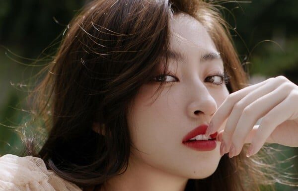 “The Beauty Queen’s Guide to Flawless Skin: Miss Luong Thuy Linh’s Secrets to a Glow-Up”