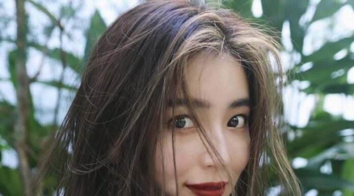 The Japanese Model’s “Tight-Top, Loose-Bottom” Style Formula: Elevating Elegance and Charisma