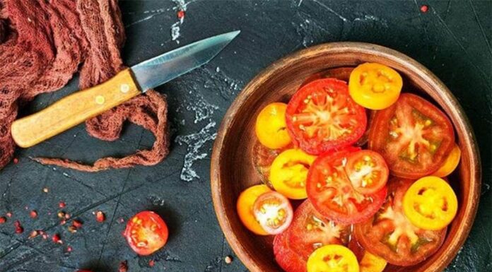 What’s the Best Way to Eat Tomatoes: Raw or Cooked?