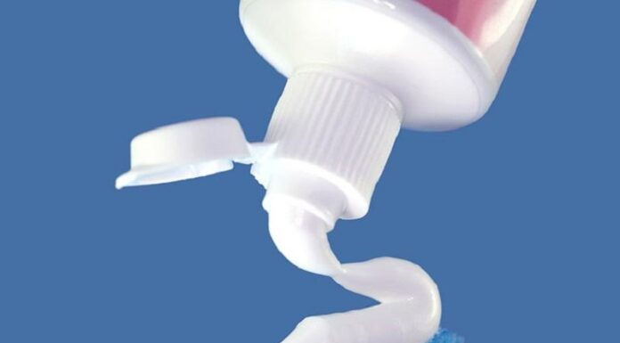 “Yellowed Shoes: Back to White with These Easy Home Hacks”