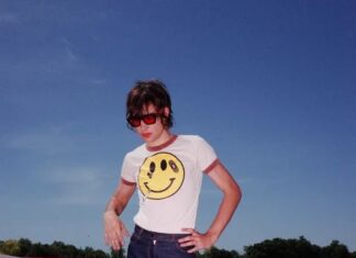 The Ultimate Guide to the Trendiest Ringer Tee: A Must-Have for the Fashion-Forward Femme