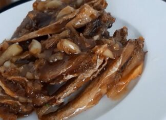 The Ultimate Guide to Making Mouth-Watering Dried Fish with Spicy and Tangy Tamarind Sauce