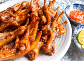 “Spicy Grilled Chicken Wings and Necks: A Tasty Homemade Treat”