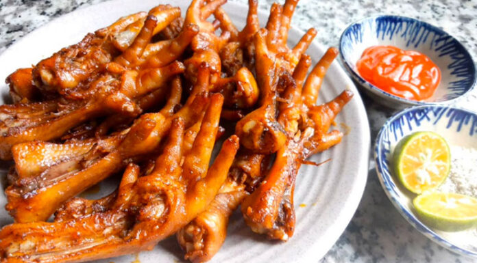 “Spicy Grilled Chicken Wings and Necks: A Tasty Homemade Treat”