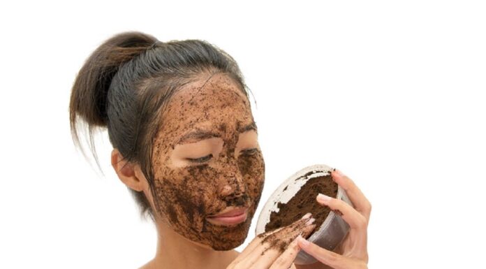 “Don’t Throw Away That Coffee Ground – It’s a Beauty Hack and a Household Hero”