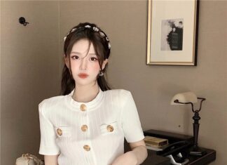 The Ultimate Guide to Autumn/Winter Fashion: Stay Warm and Chic, Ladies!