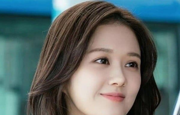 “Ageless Beauty Secrets: Unlocking Jang Nara’s Timeless Radiance at 43”