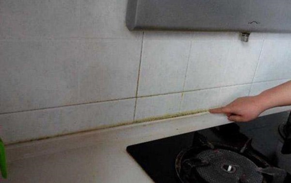 “Reviving Silicone: Eradicate Mold and Grime with a Vinegar Cleanse”