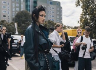 The Hooves are En Vogue: How Chau Bui Stole the Show with her Equine-inspired Footwear