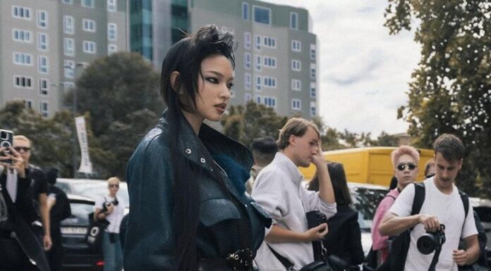 The Hooves are En Vogue: How Chau Bui Stole the Show with her Equine-inspired Footwear