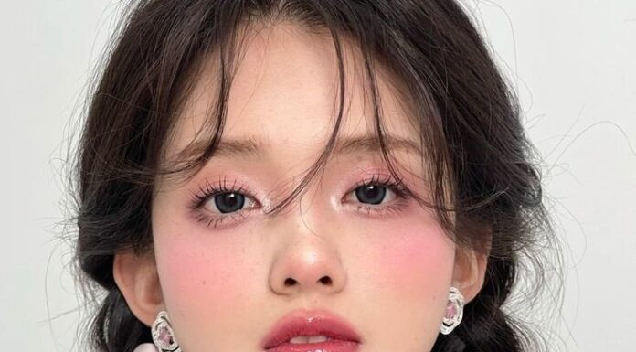 7 Stunning Hairstyles to Show Off Your Beautiful Features – Perfect for Work or Play