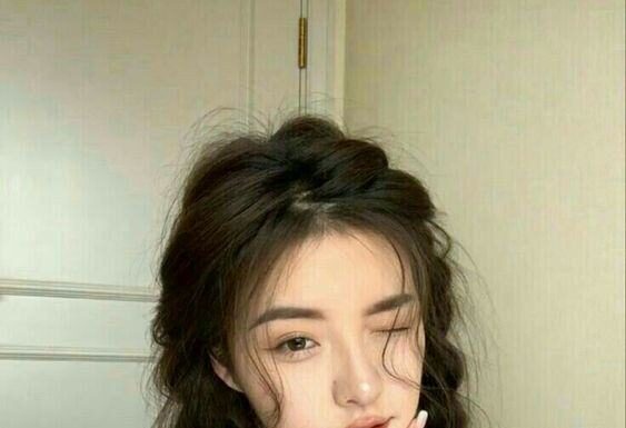 5 Charming Hairstyles for a “Muse-like” Autumn Look