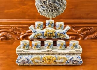 Why Do Many People Use Tap Water for Offering? The Reason May Surprise You.