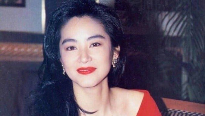 The Ageless Beauty of Hong Kong’s Entertainment Industry: Unveiling the Secret to Her Youthful, Radiant Skin at Almost 70