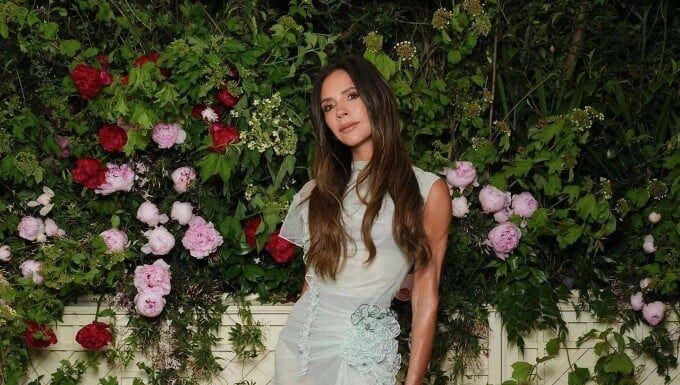 Victoria Beckham’s Beauty Secret: 4 Drinks to Achieve Her Radiant Skin and Toned Figure Approaching 50