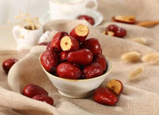 “The Age-Defying Superfruit: Unlocking Eternal Youth with a Simple Daily Ritual”