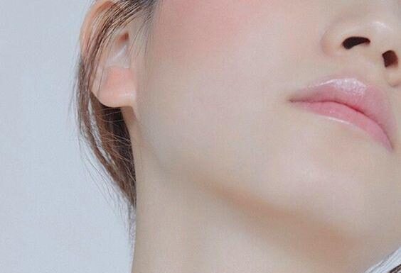 The Secret to Smaller Pores: 7 Familiar Ingredients to the Rescue