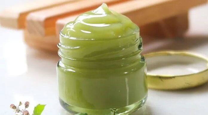 “The Magic Formula: Unlocking Aloe Vera’s Healing Powers for Acne-Prone Skin”