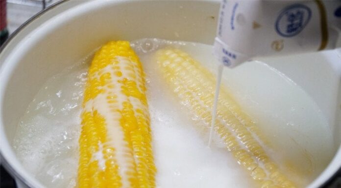 The Ultimate Guide to Corn on the Cob: Unlocking the Secret to Tender, Sweet Perfection