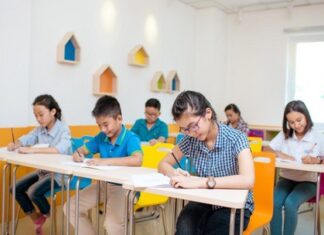 Selecting the Right English Learning Center for Your Child’s Age: A Guide for Parents