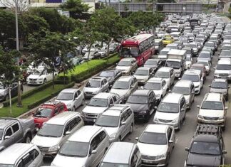 Mastering the Art of Driving in Traffic Jams: A Guide to Staying Calm and Efficient on the Road