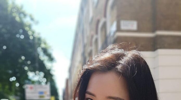 The Secret to a Charming Dimple: A Simple Makeup Tutorial for a Fresh and Flirty Look