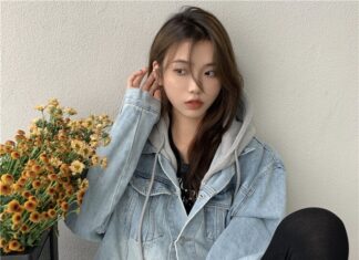 The Ultimate Guide to Styling: 8 Ensembles Featuring a Denim Jacket that are both Chic and Beloved by Fashionistas