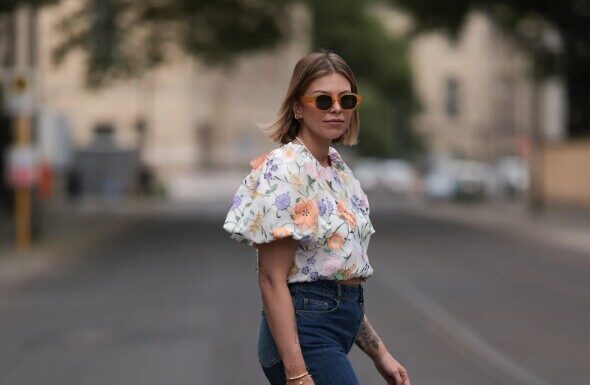 The Do’s and Don’ts of Wearing Wide-Leg Jeans to the Office: Avoid These 7 Mistakes for an Elegant Look